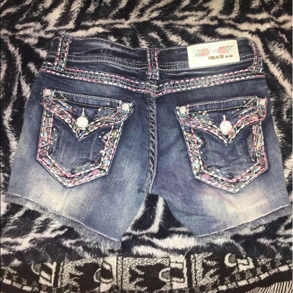 Grace in LA jean shorts - Picture 3 of 3